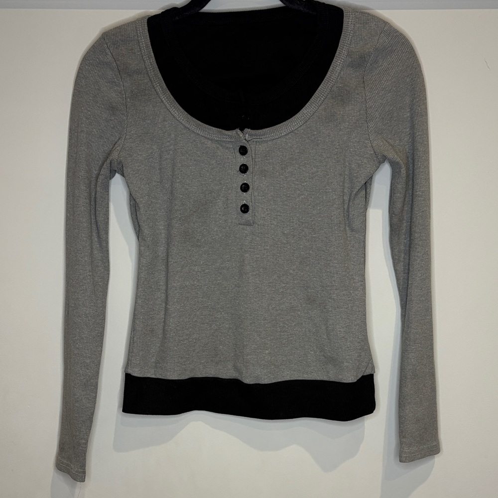 🔥4/$20 Casual Gray and Black Long Sleeve Top🔥